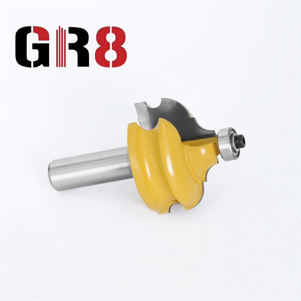 Ag iompar giotán dúbailte Rómhánach dúbailte